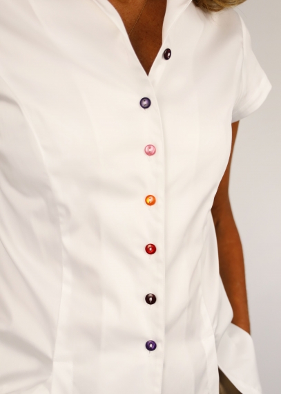 Virna shirt button in shades of burgundy